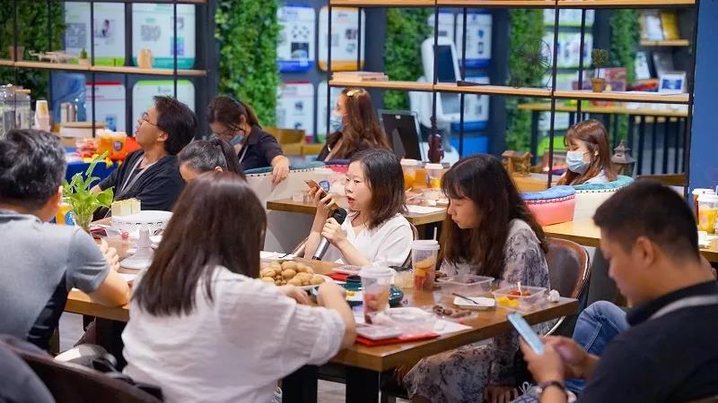 MG不朽情緣物里順利召開8月份優秀員工&優秀新人表彰大會